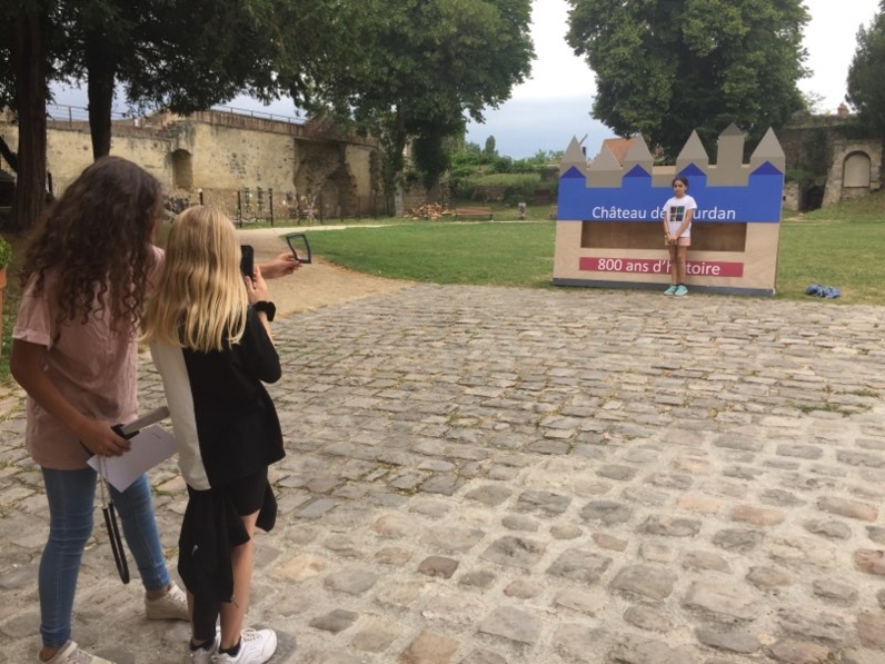 Visite avec le Conseil municipal des jeunes à Dourdan.