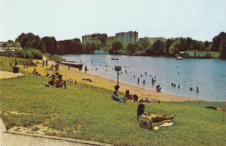 Le Port aux Cerises érigée sur d'anciennes sablières, à Draveil, et les immeubles du quai Gambetta, à Juvisy-sur-Orge, années 1980.