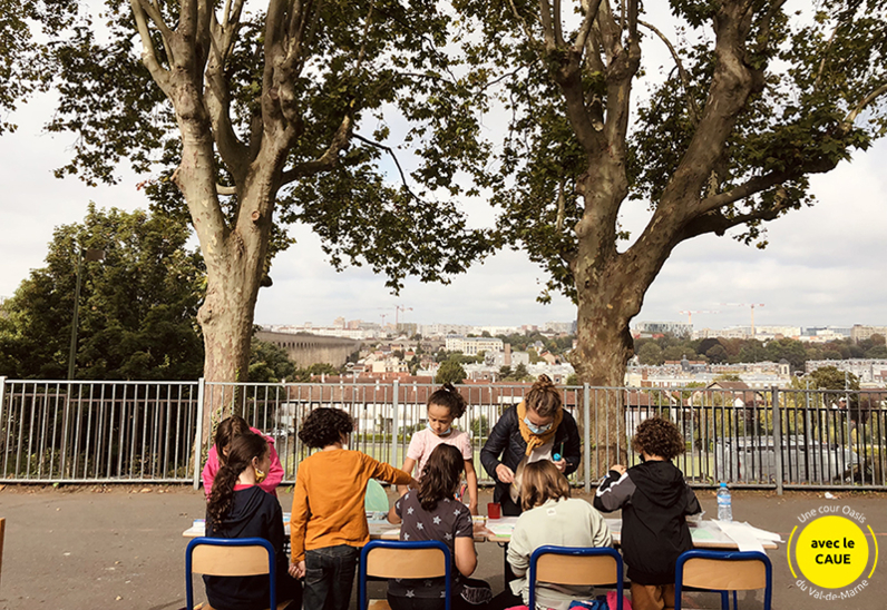 Atelier dans la cour de l'école Jean Macé, à Arcueil