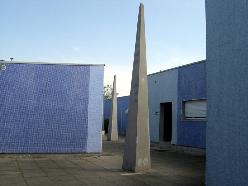 Collection ville de Grigny sculpture de la Grande Borneobélisque.jpg