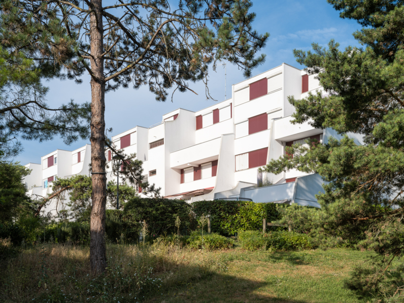 Ensemble de plusieurs bâtiments appelé "Le Terroir" abritant des logements dit intermédiaires, situé au Val-de-Fontenay à Fontenay-sous Bois