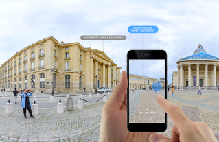 L'application propose des parcours de visite, unités narratives appelées "Stories" à l'échelle d'un quartier, d'une ville, d'un territoire ou d'un département ! Disponible sur l'AppStore et Google Play.